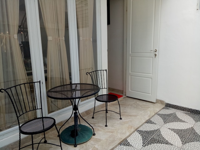 T ルームズ ホームステイ