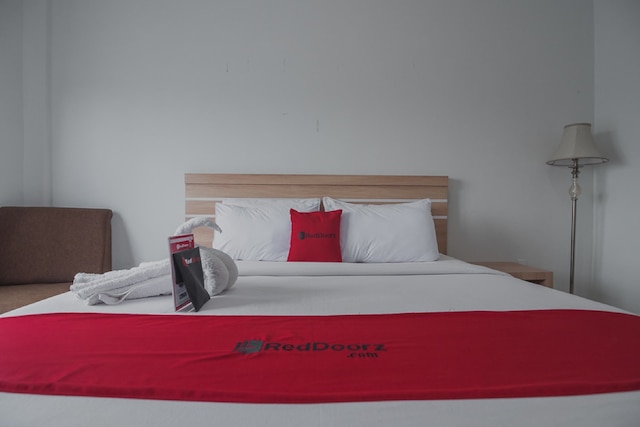 レッドドアーズ ニア ヘルメス プレイス ポロニア メダン