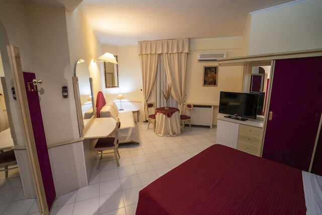 クリスタル パレス ホテル