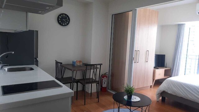 オアシス リージェンシー アット アクア プライベート レジデンシズ - リビングストーン