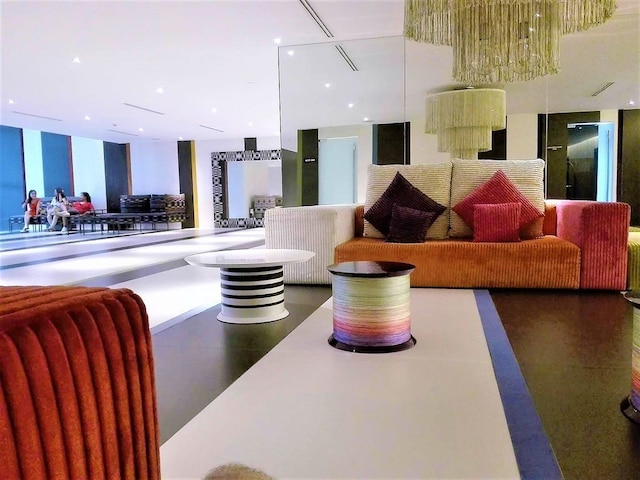 オアシス リージェンシー アット アクア プライベート レジデンシズ - リビングストーン