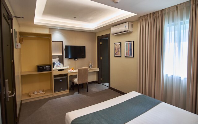 J7 ホテル イロイロ