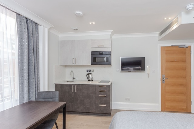 アレクサンダー アパートメンツ