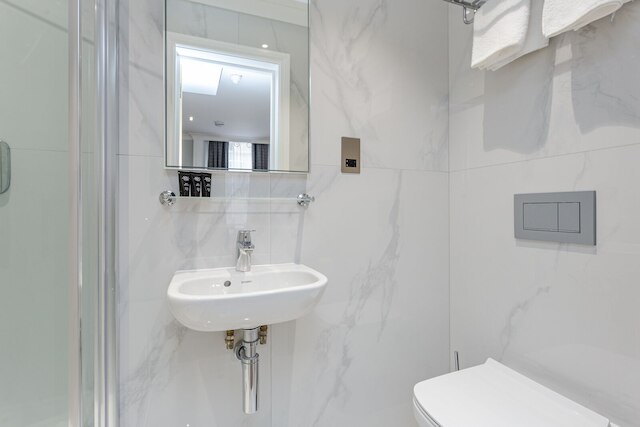 アレクサンダー アパートメンツ