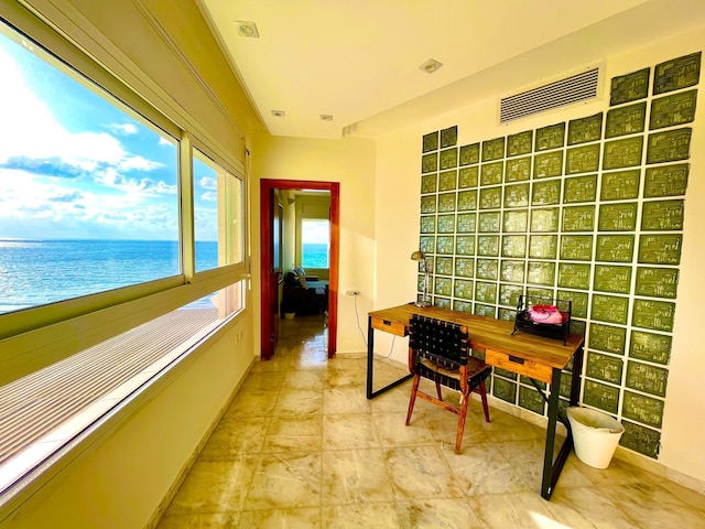 海が見える高級アパート、ベッドルーム 3 室、プール、スパ、ジムあり