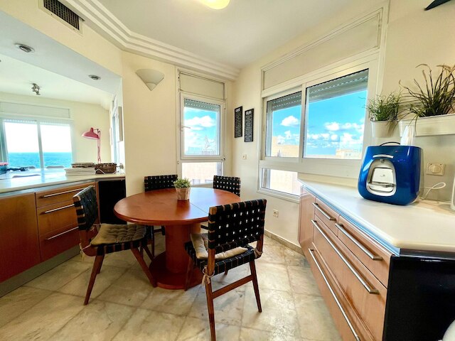 海が見える高級アパート、ベッドルーム 3 室、プール、スパ、ジムあり