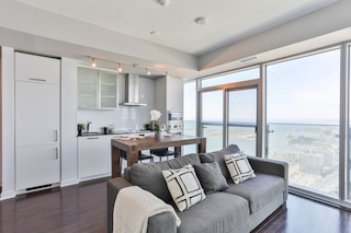 ラグジュアリー レイクビュー スカイスクレイパー、CN タワー近く