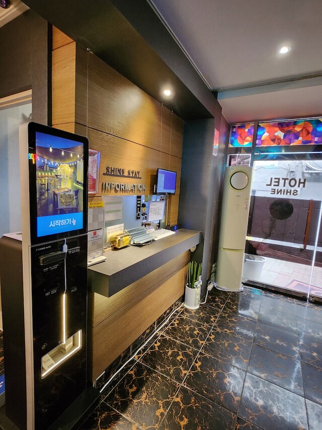 シャイン ホテル