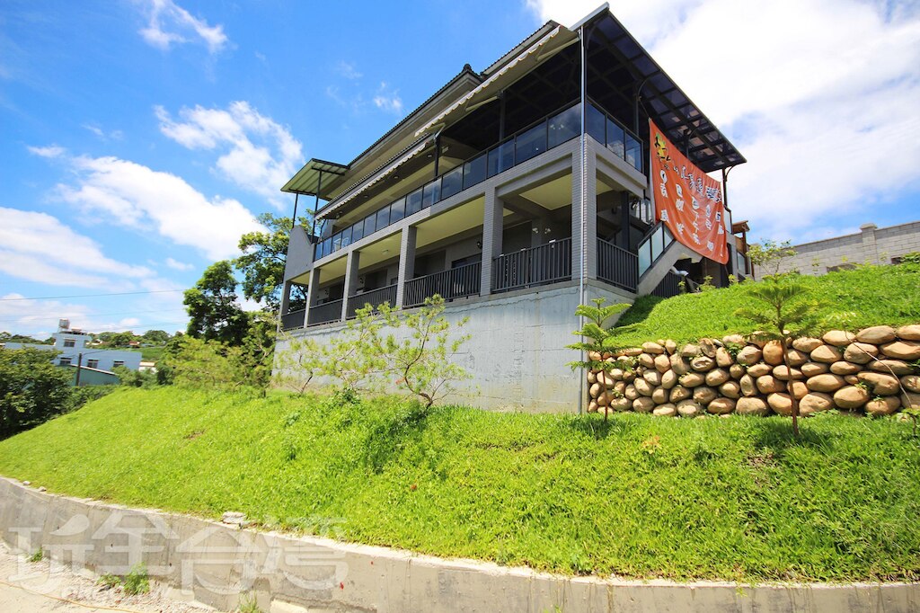 サン ムーン スター（山沐斯達民宿）