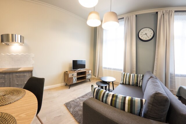 リスター アパートメンツ