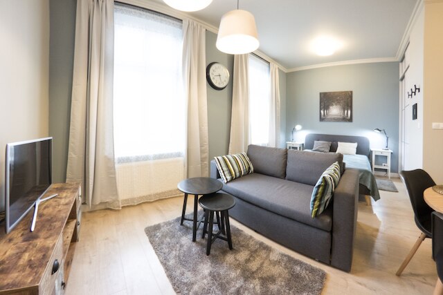 リスター アパートメンツ