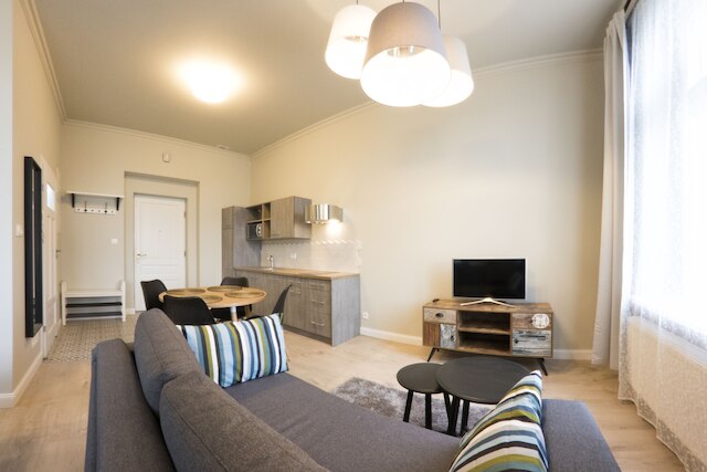 リスター アパートメンツ