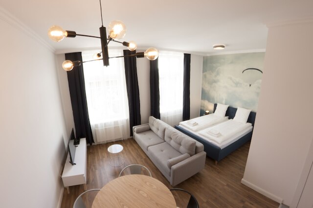 リスター アパートメンツ