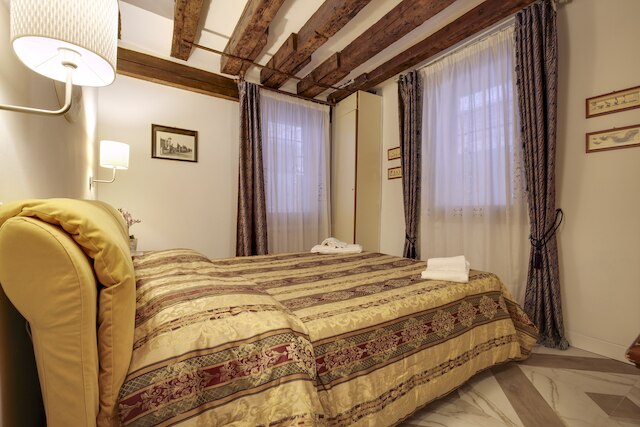 エンジェルズ - WR アパートメンツ