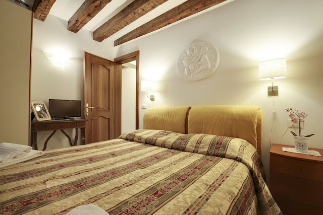 エンジェルズ - WR アパートメンツ