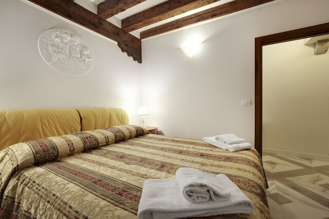 エンジェルズ - WR アパートメンツ