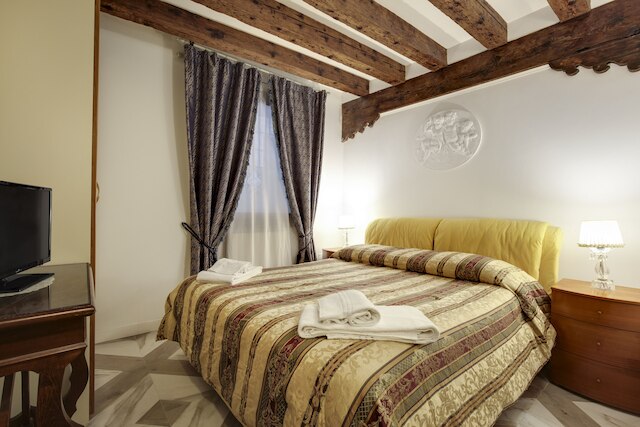 エンジェルズ - WR アパートメンツ