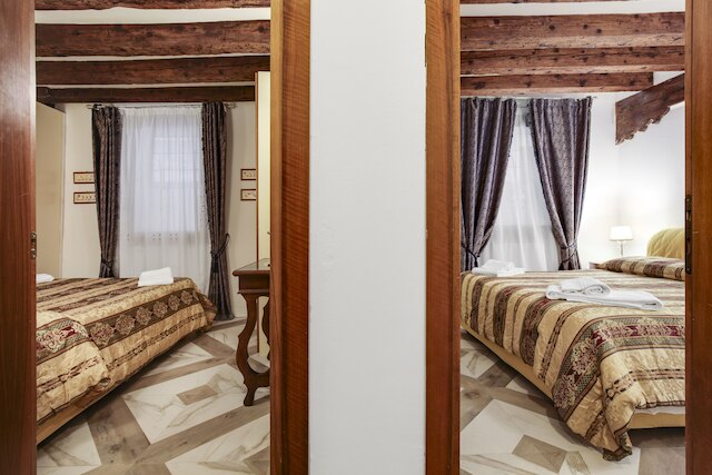 エンジェルズ - WR アパートメンツ