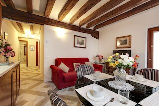 エンジェルズ - WR アパートメンツ