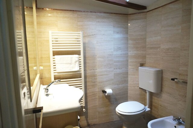 サンライズ - WR アパートメンツ