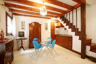 サンライズ - WR アパートメンツ