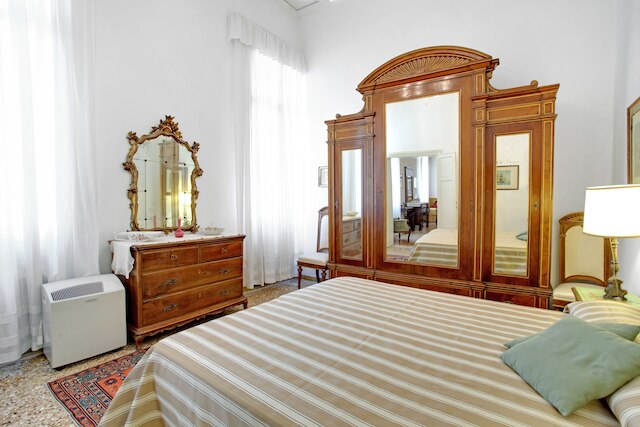 テスタ - WR アパートメンツ