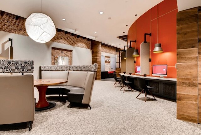 ブルーバード スイーツ ニア ペンタゴン