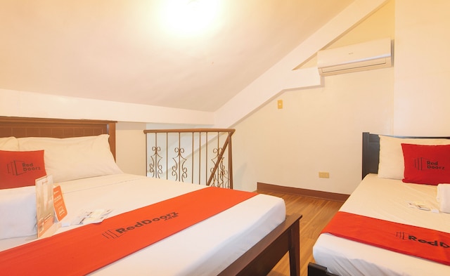 レッドドアーズ @ ムーンウォーク パラニャーケ