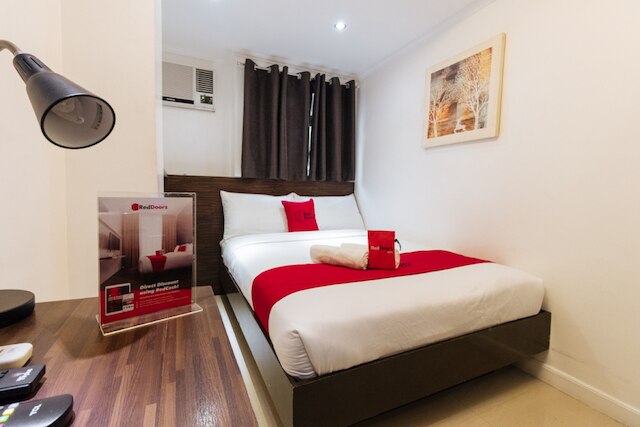 レッドドアーズ プラス アット ポブラシオン マカティ