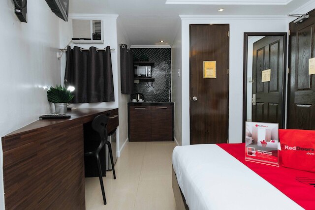 レッドドアーズ プラス アット ポブラシオン マカティ