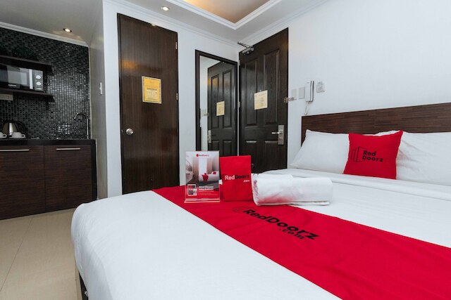 レッドドアーズ プラス アット ポブラシオン マカティ