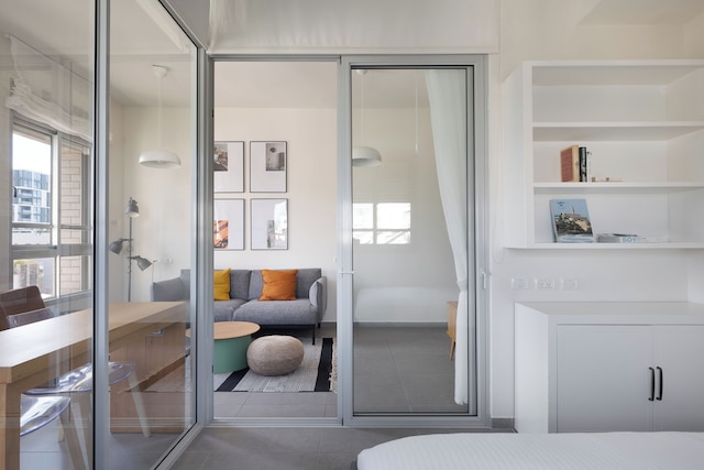 バウハウス ブティック バイ TLV2 レント