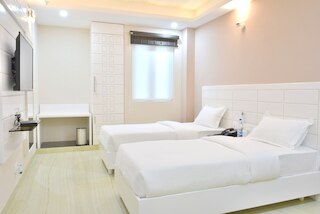 ホテル タラ パレス ダリヤガンジ