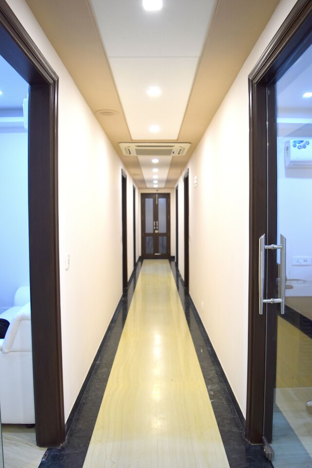 ホテル タラ パレス ダリヤガンジ