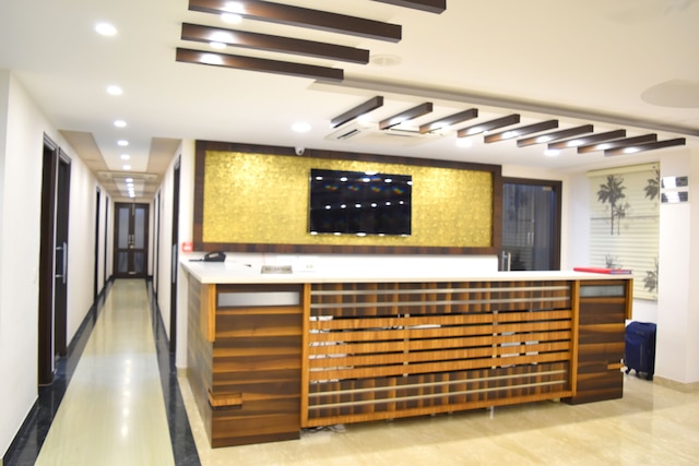 ホテル タラ パレス ダリヤガンジ