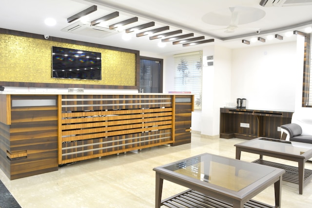 ホテル タラ パレス ダリヤガンジ