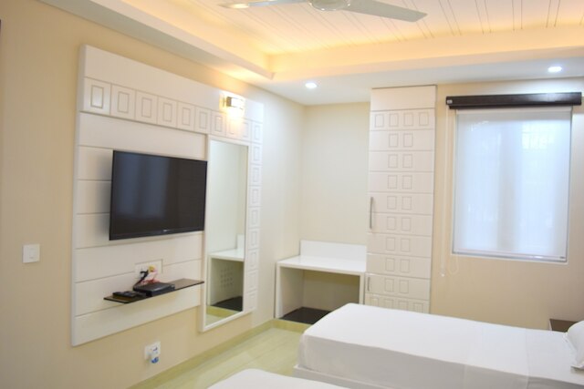 ホテル タラ パレス ダリヤガンジ