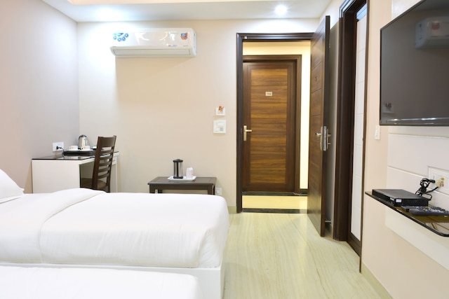 ホテル タラ パレス ダリヤガンジ