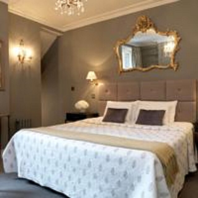 ザ フィールディング ホテル