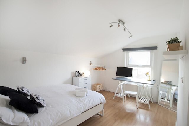 ウィンブルドン サウス バイ アロー ハウジング