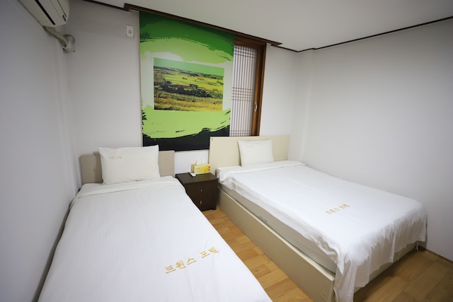 ツインズ ホテル