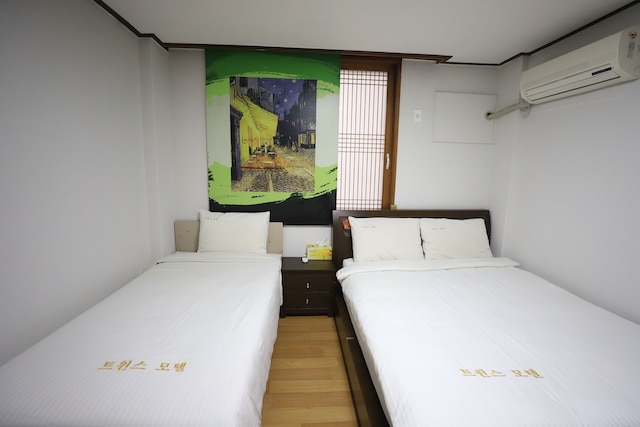 ツインズ ホテル