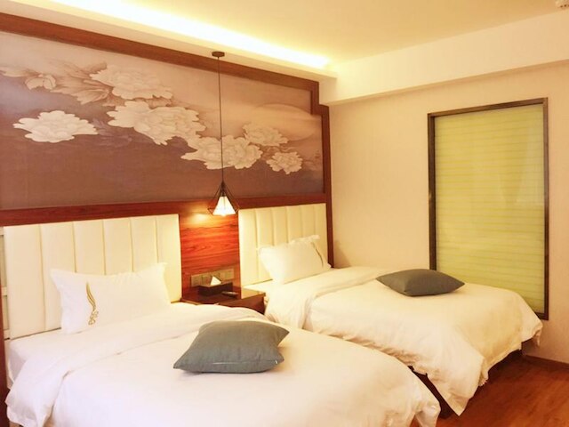 ジュ イン アート ホテル (广州珠影艺术酒店)