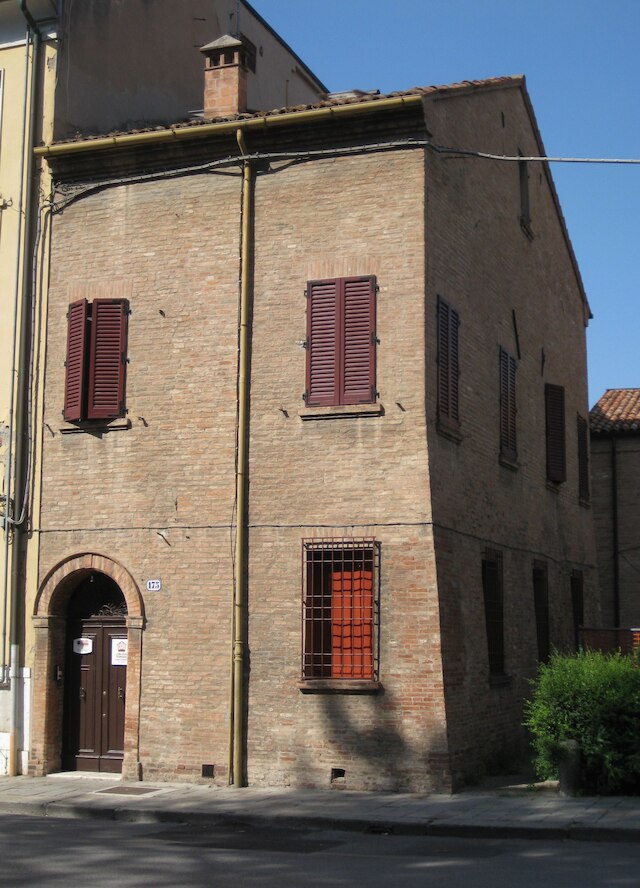 ロウ コスト フェラーラ