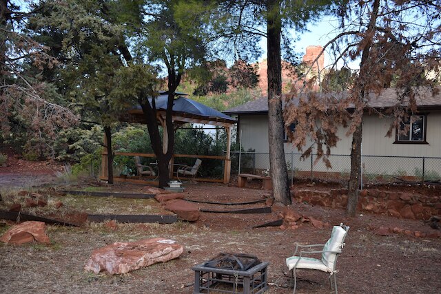 ビューティフル ホーム ウィズ レッド ロック ビュー