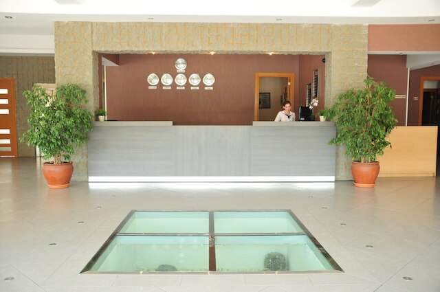 ドラゴス リゾート オテル スパ レストラン