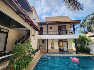 プンナファ プール ヴィラ パタヤ