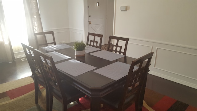 ビバリーウッドにある素敵な 2 階建ての家