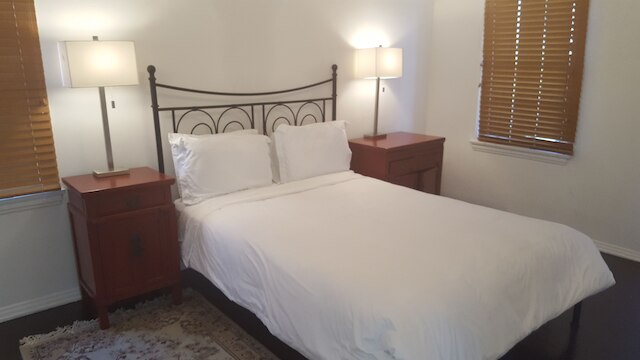 ビバリーウッドにある素敵な 2 階建ての家