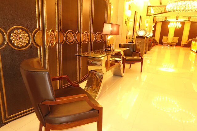 ラグジュアリー コンド アット フォーブスウッド パークレーン